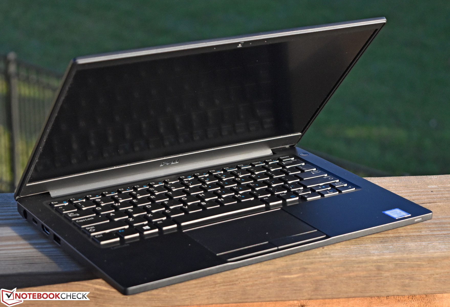 Official Dell website hinting at unannounced Latitude 7290, 7390