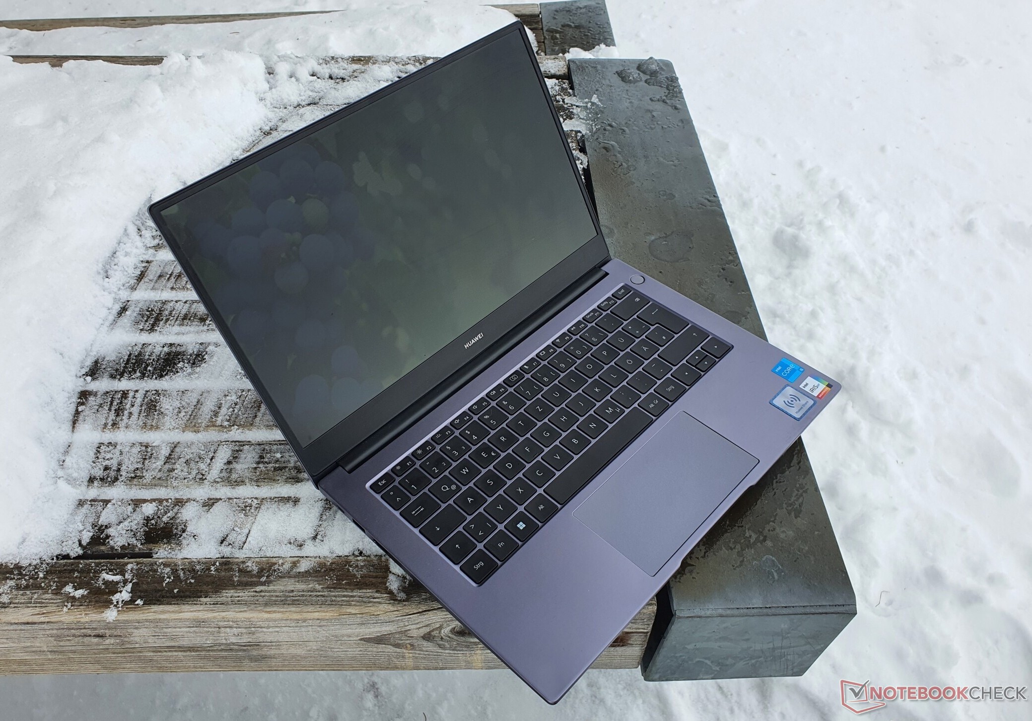 Huawei MateBook D 14 reviewed: Quiet office laptop with long