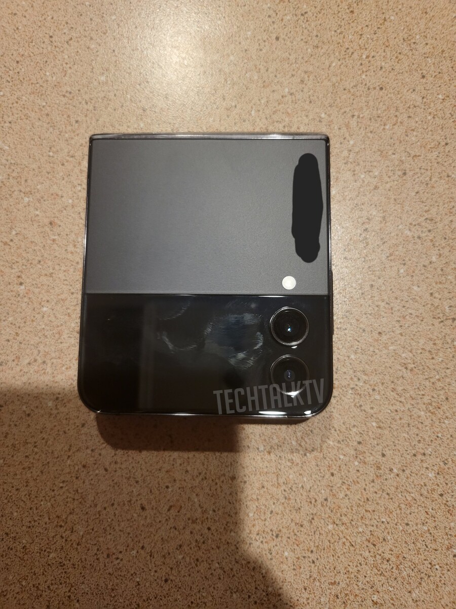 Samsung Galaxy Z Flip4 Hands On Photos Of Upcoming Foldable And Its Two Batteries Leak Notebookcheck Net News