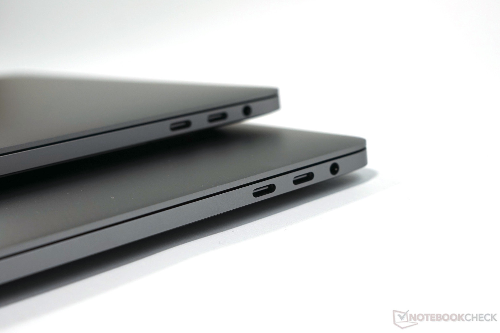 All four Thunderbolt 3 ports in the 2018 13-inch MacBook Pro with Touch Bar work at full speed - NotebookCheck.net News All four Thunderbolt 3 ports in the 2018 13-inch MacBook Pro with Touch Bar work at full speed - NotebookCheck.net News
