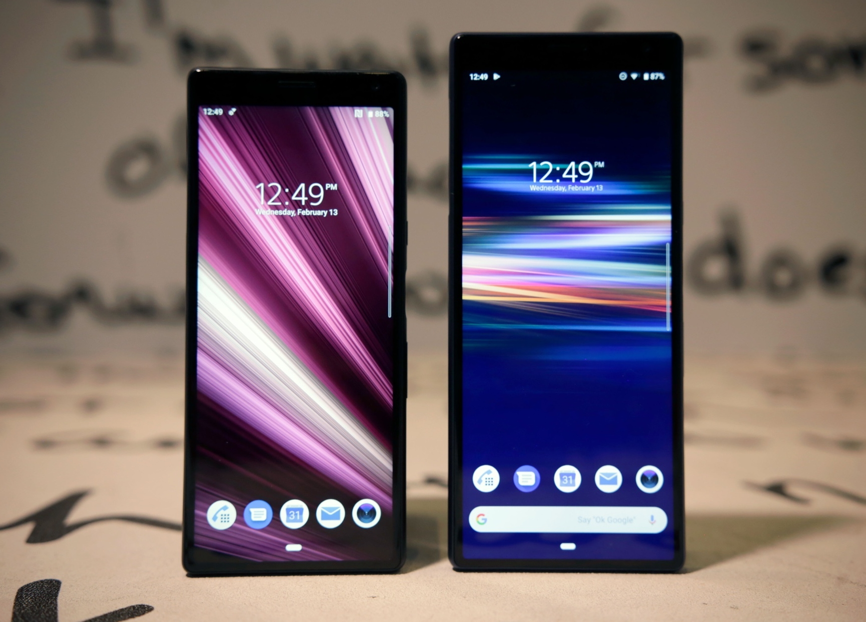 Sony Xperia 1 lớn hơn một chút so với Sony Xperia 5