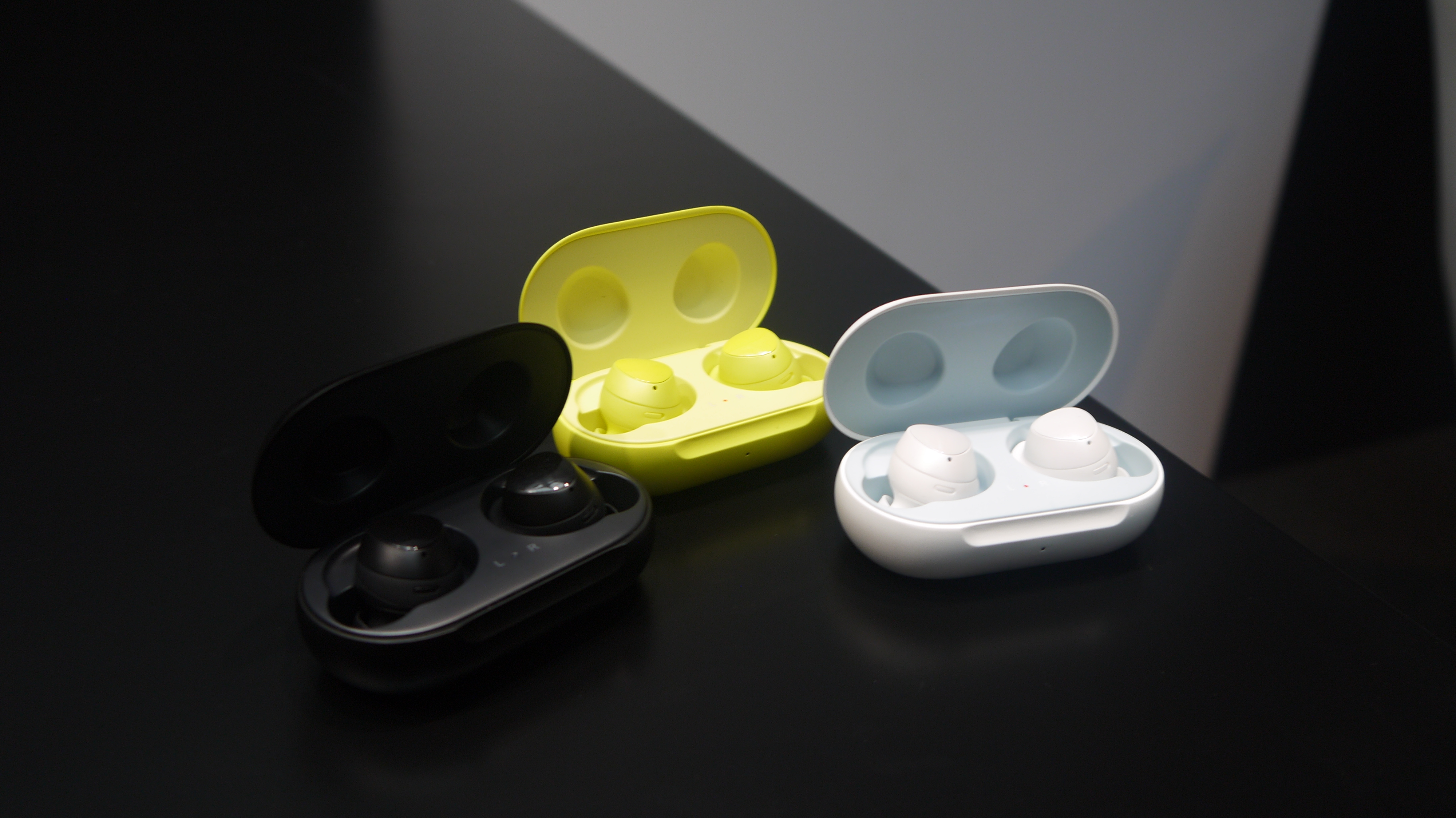 Tws samsung galaxy. Наушники TWS Samsung Galaxy Buds. Наушники TWS Samsung Galaxy Buds 2. Samsung Galaxy Buds 1. Наушники Samsung Galaxy Buds Live Black.