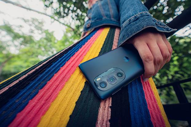 Better in every way: Motorola listened and improved the Edge 30 Pro -  NotebookCheck.net Reviews