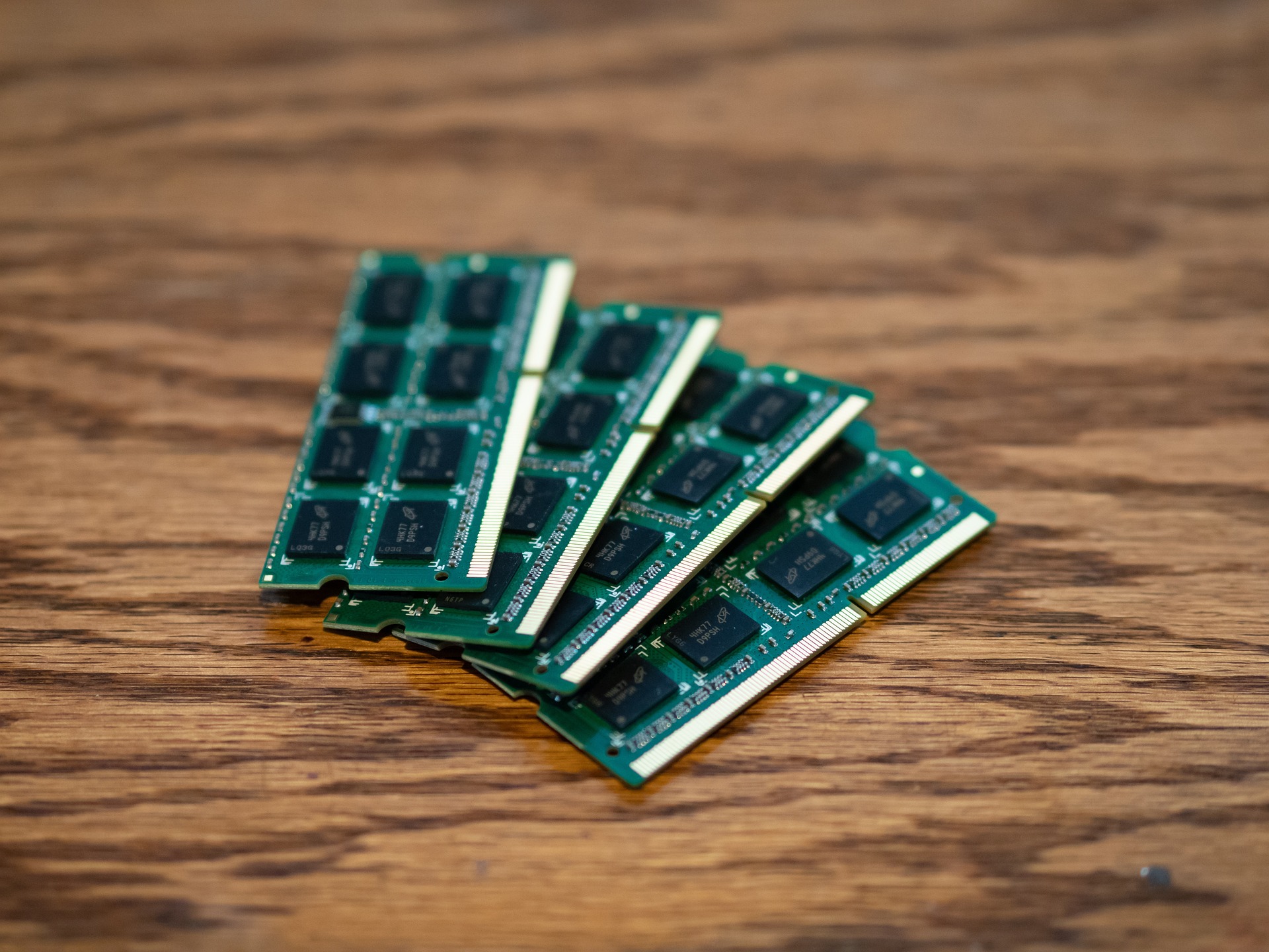 What is a good amount of memory for a laptop sales