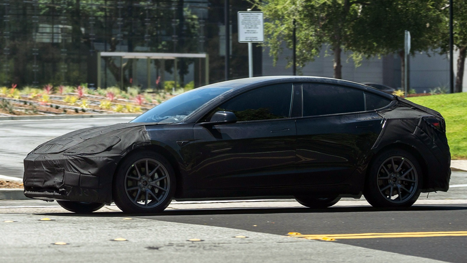 Tesla model 3 камуфляж