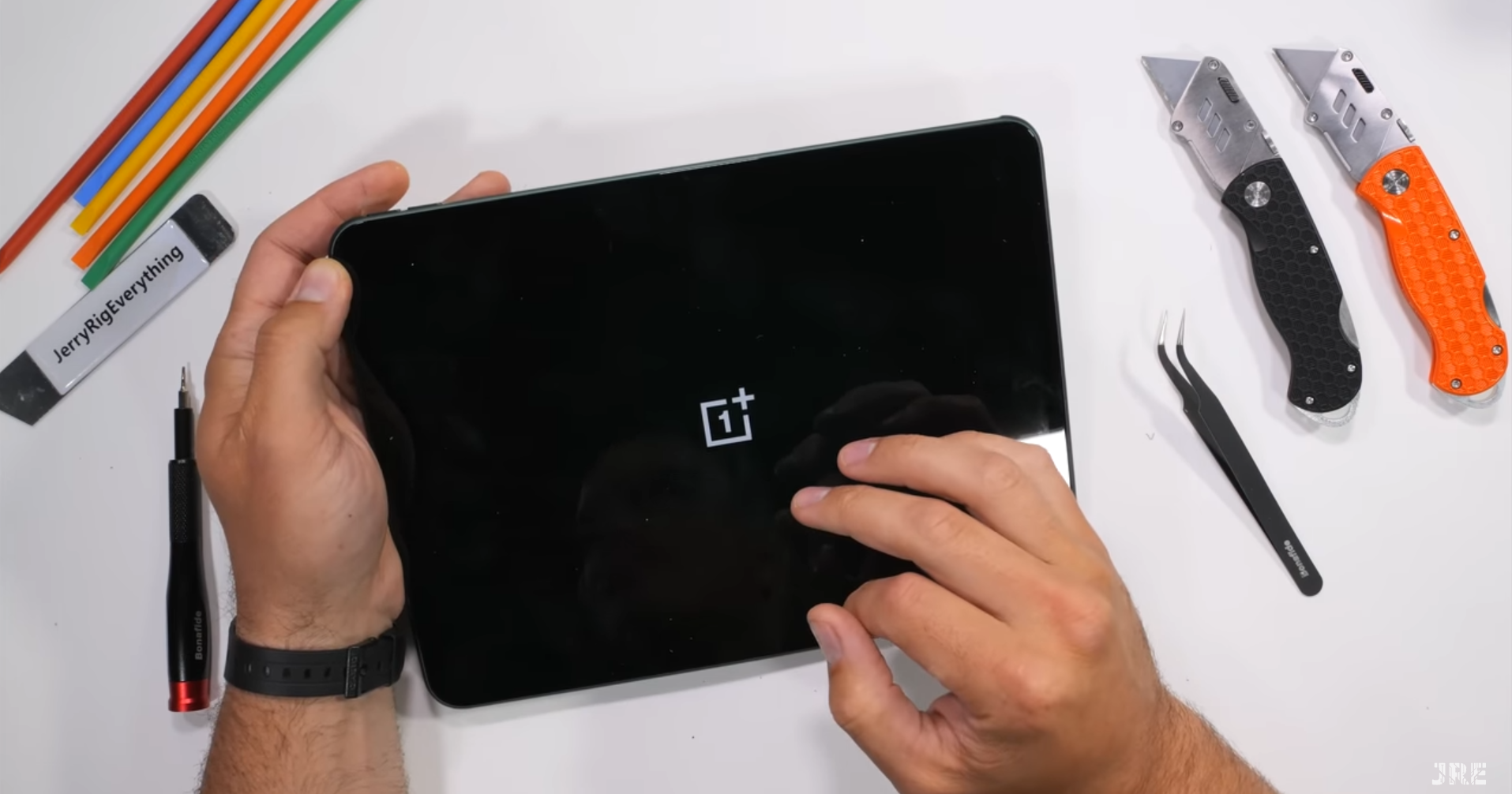 OnePlus Pad puts smartphone predecessors and iPads to shame in online bend test and teardown OnePlus Pad puts smartphone predecessors and iPads to shame in online bend test and teardown