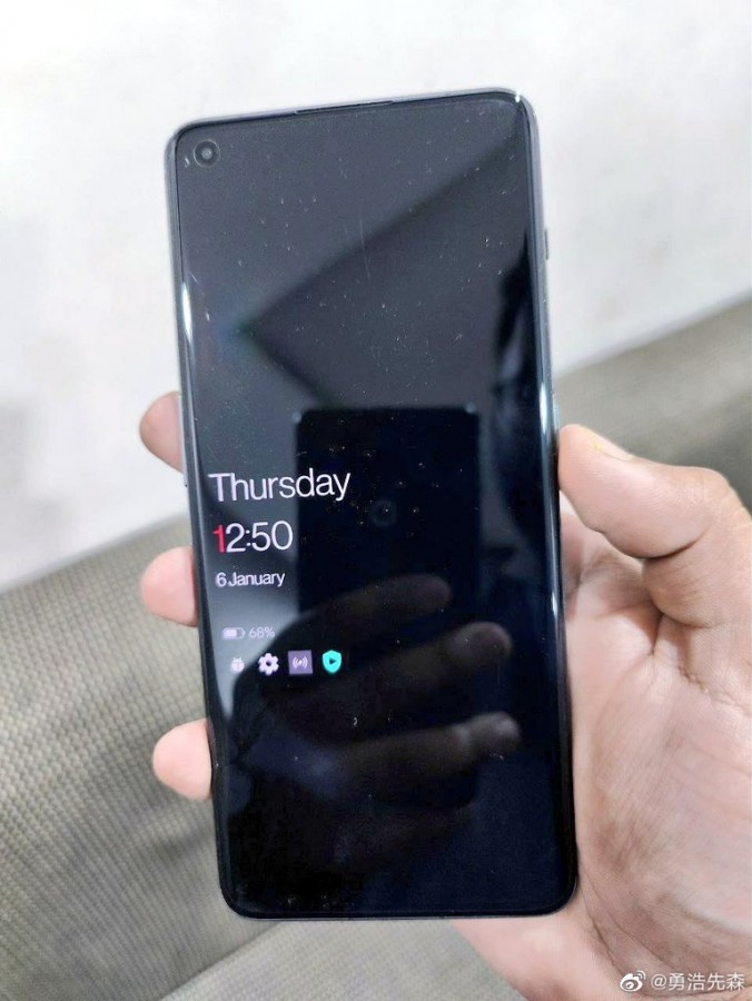 oneplus 11 display brightness nits