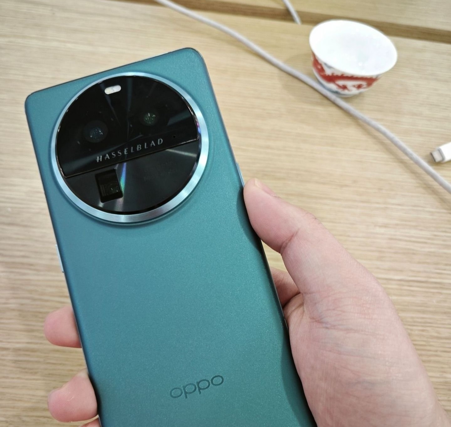 OPPO Find X6 Pro: No global release planned for upcoming camera juggernaut as live images surface thumbnail