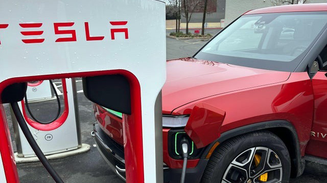 Texas pulls reverse Tesla Magic Dock move as it mandates NACS