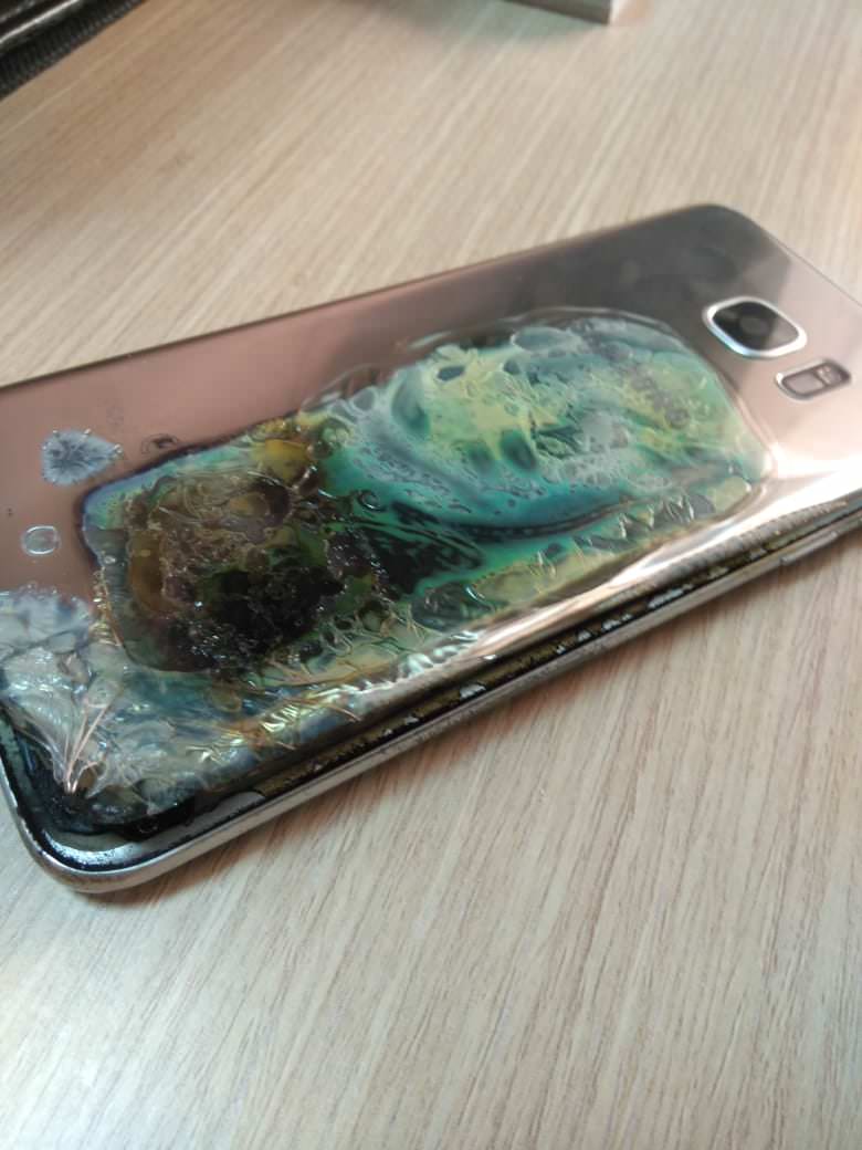 Почему загорелся самсунг. Samsung Note 7 взрывается. Samsung Galaxy s6 exploding. Самсунг галакси ноте 7 сгорел. Самсунг взрыв смартфон.
