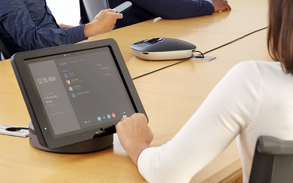 traagheid ethisch geduldig Logitech SmartDock and Surface Pro 4 for Skype Business Meetings -  NotebookCheck.net News