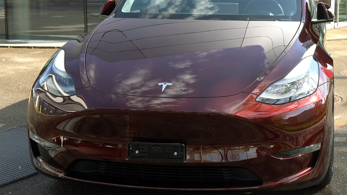 Tesla model shop y red color