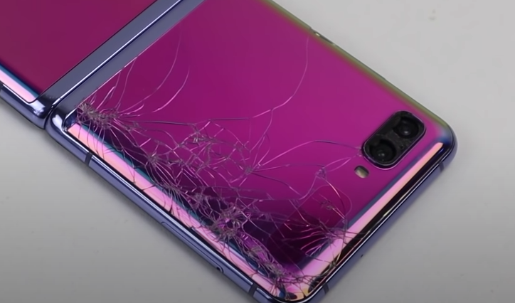 YouTuber repairs a completely broken Samsung Galaxy Z Flip, but the “most expensive phone to repair” brought him an extra US $ 760 back