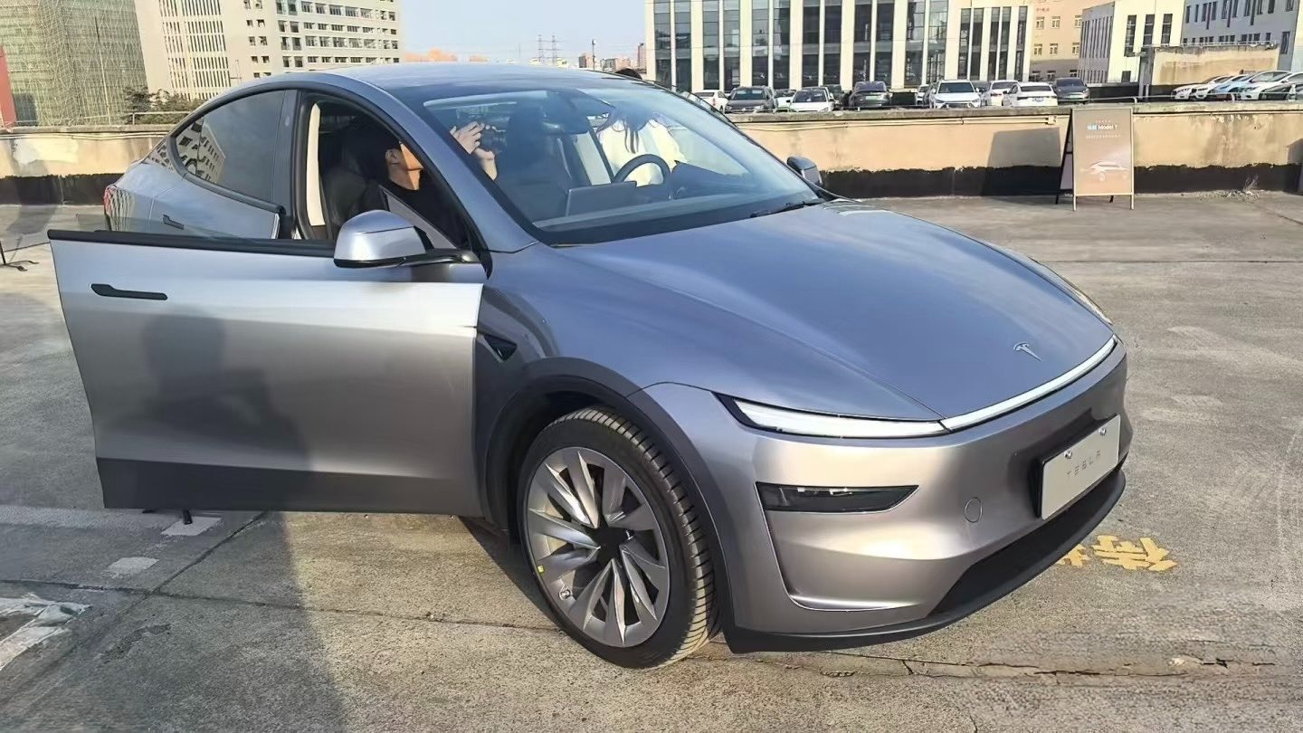 First 2025 Model Y Juniper review photos reveal the new interior and fresh Glacial Blue color