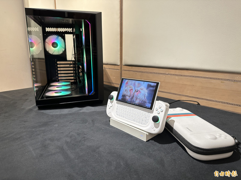 AYANEO Slideの廉価版登場！Ryzen 7 7840U搭載で75,398円
