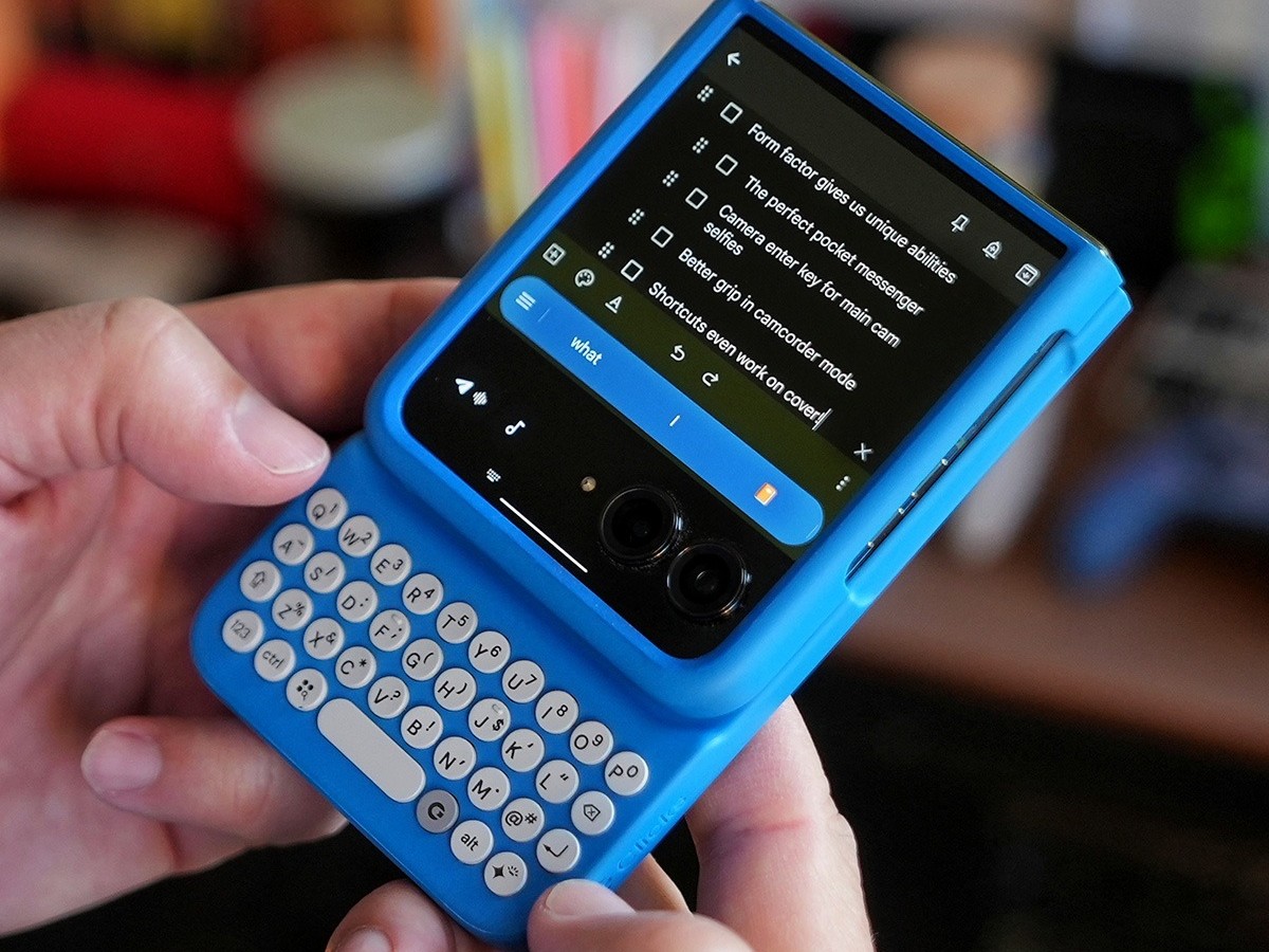 Clicks Keyboard is now available for select Android phones including Motorola's Razr 2024 series. (image source: Clicks)