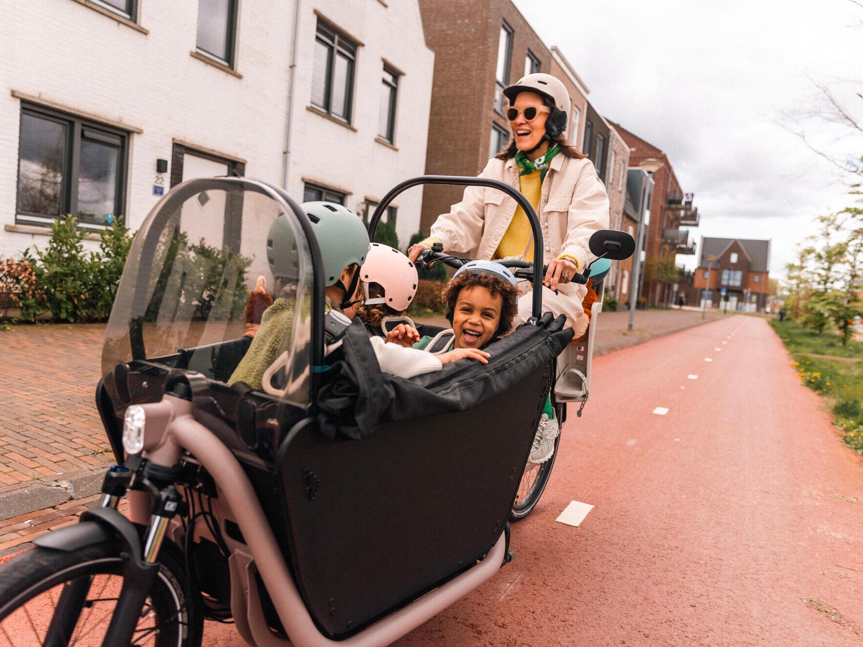 Electric family cargo bike deals