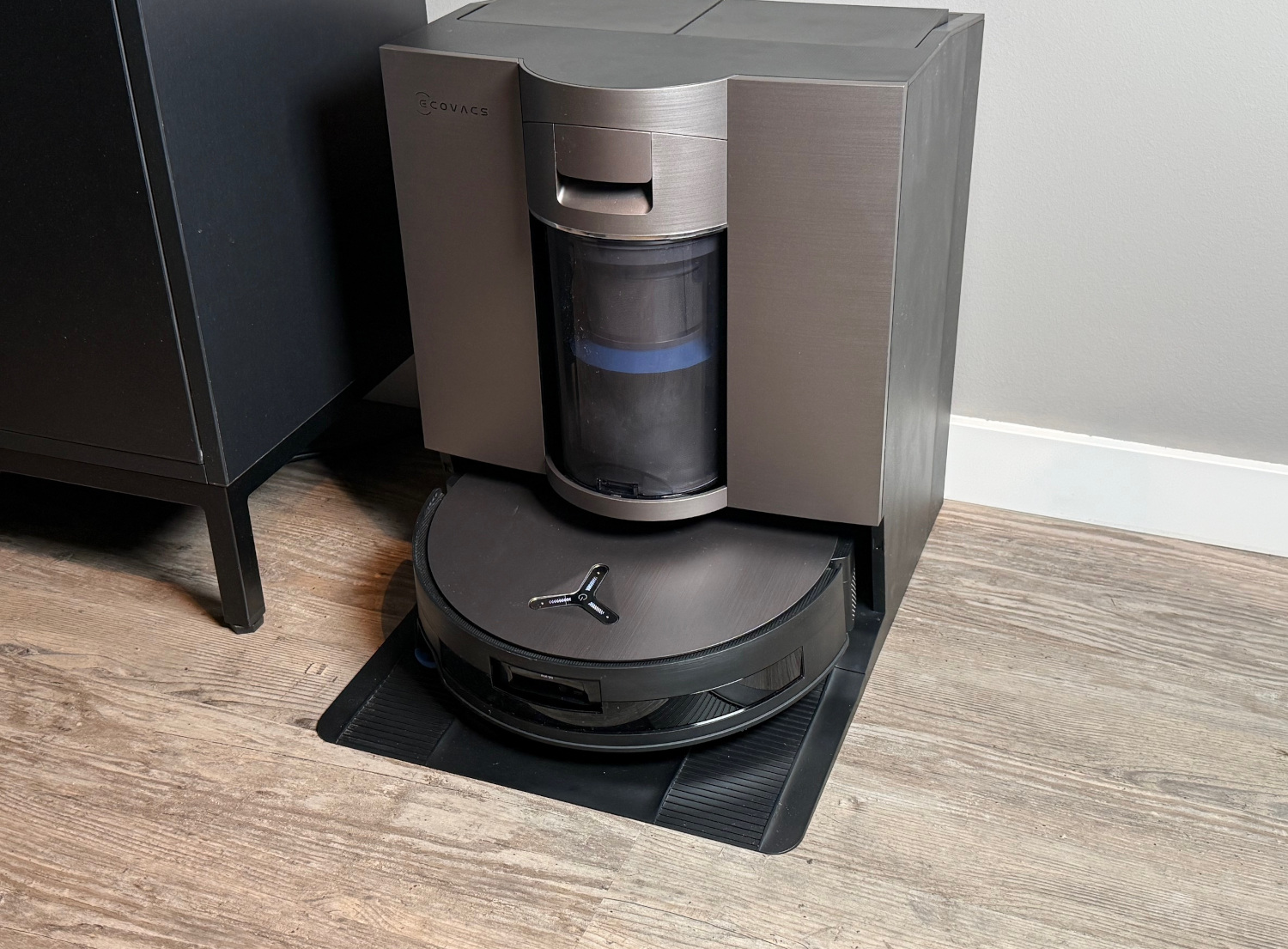 Robot vacuum cleaner with mop roller and fast charging, but