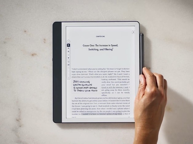 Amazon Kindle Scribe (32GB) Now write directly on books and