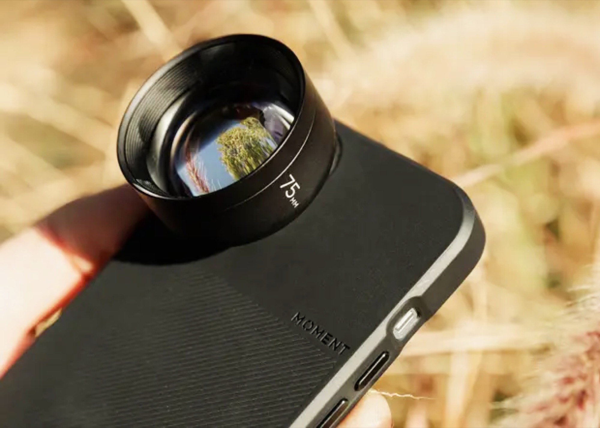 Moment unveils 75 mm macro lens for the main camera of the Apple