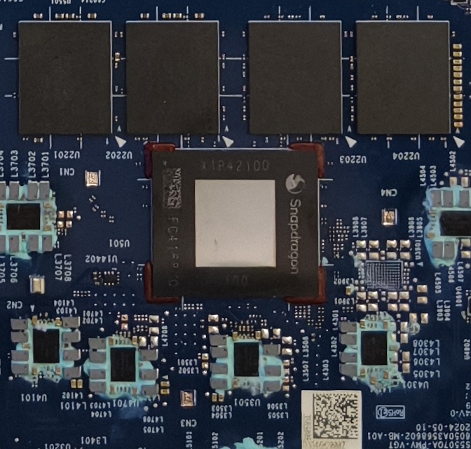 Snapdragon X Plus X1P46100 vs Intel Core i77660U vs Intel Core i77Y75