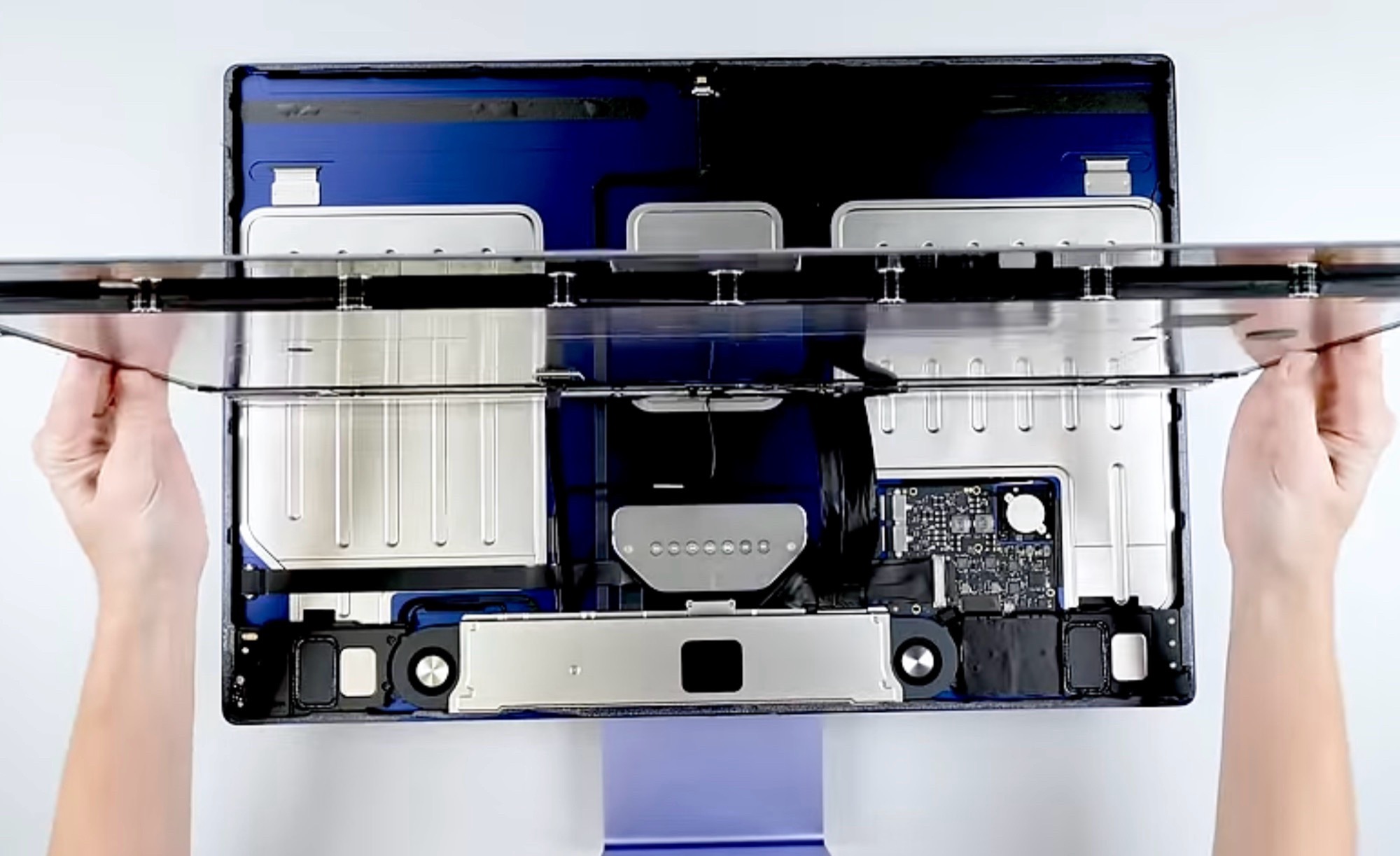 M3 iMac Teardown: Apple's Most Replaceable Battery? 
