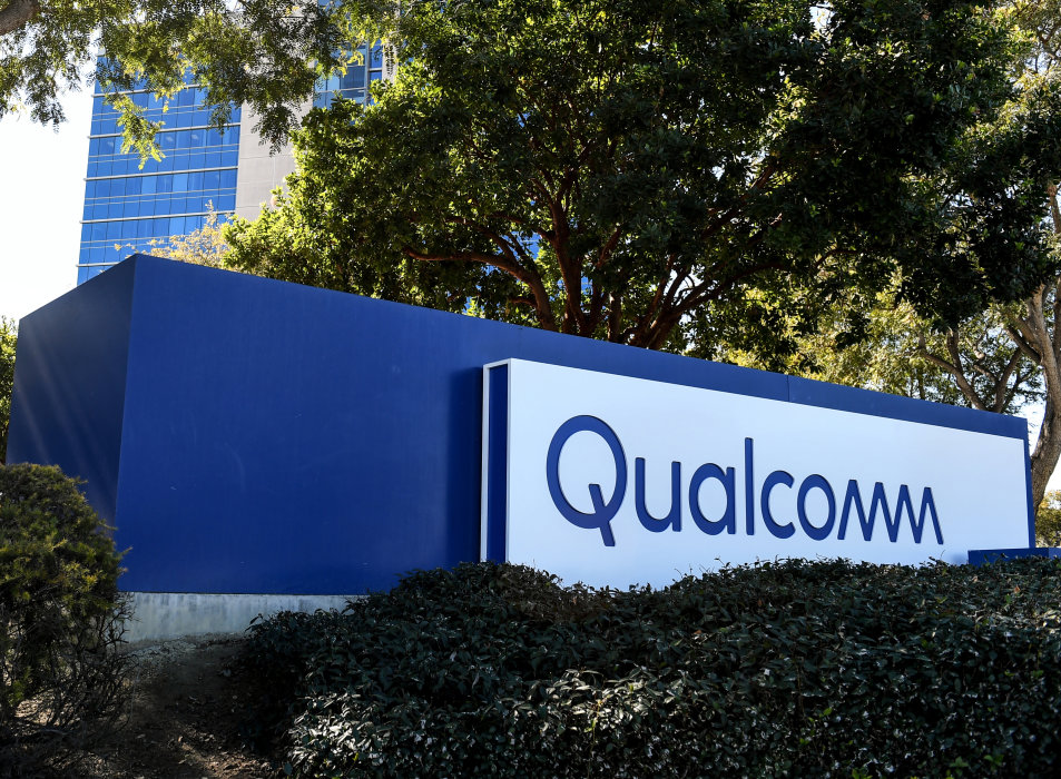 Qualcomm’s new mixed reality chip faces off Apple’s Vision Pro