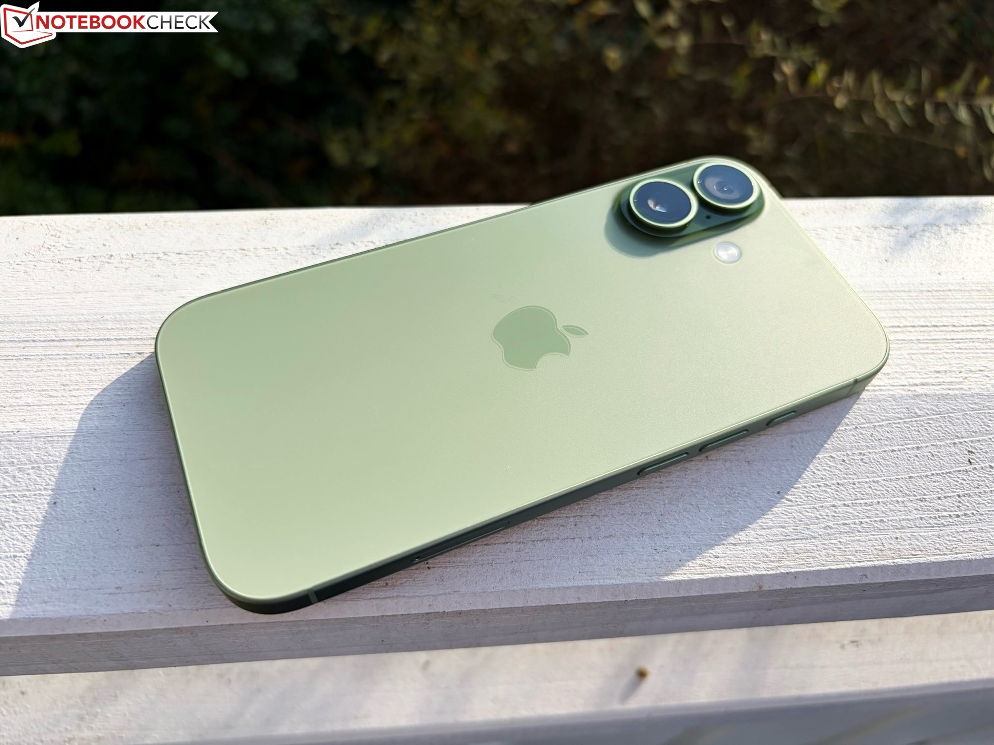 Apple iPhone 17 is tied with Samsung Galaxy S26 Ultra on DxOMark’s camera leaderboard