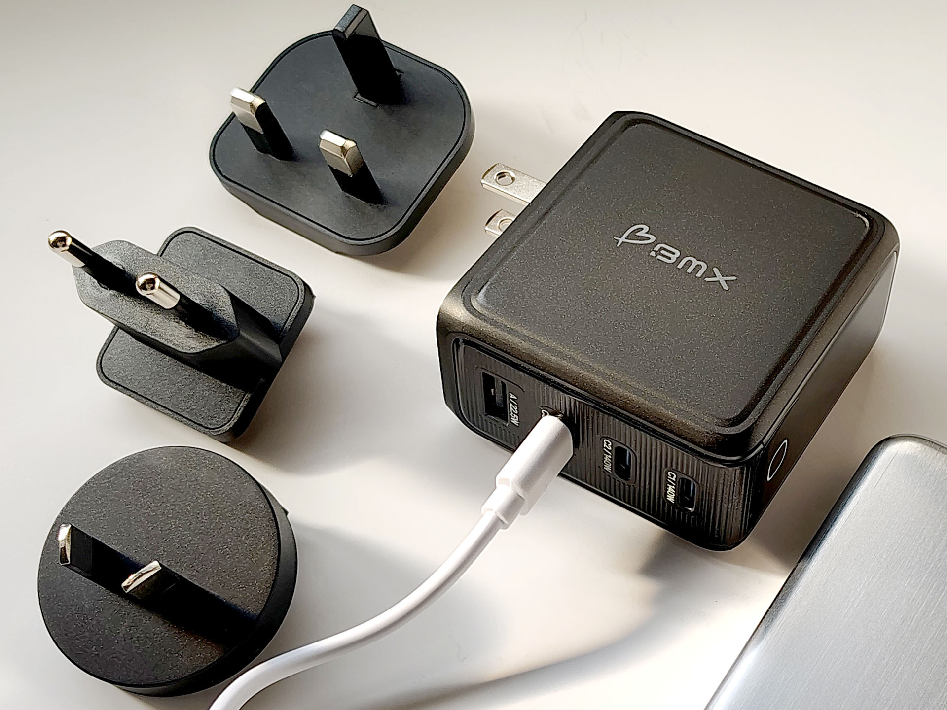 BMX GaNSTA 140W charger hands-on review: Powerful 4-port USB charger