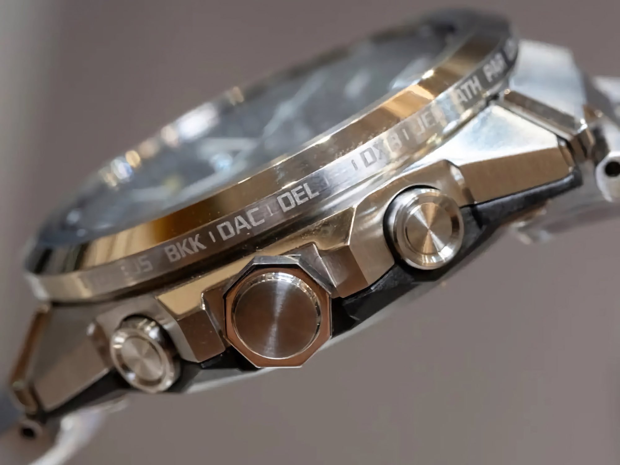 Casio G-Steel GST-W1000: First real-life photos show off new design and metal bezel construction