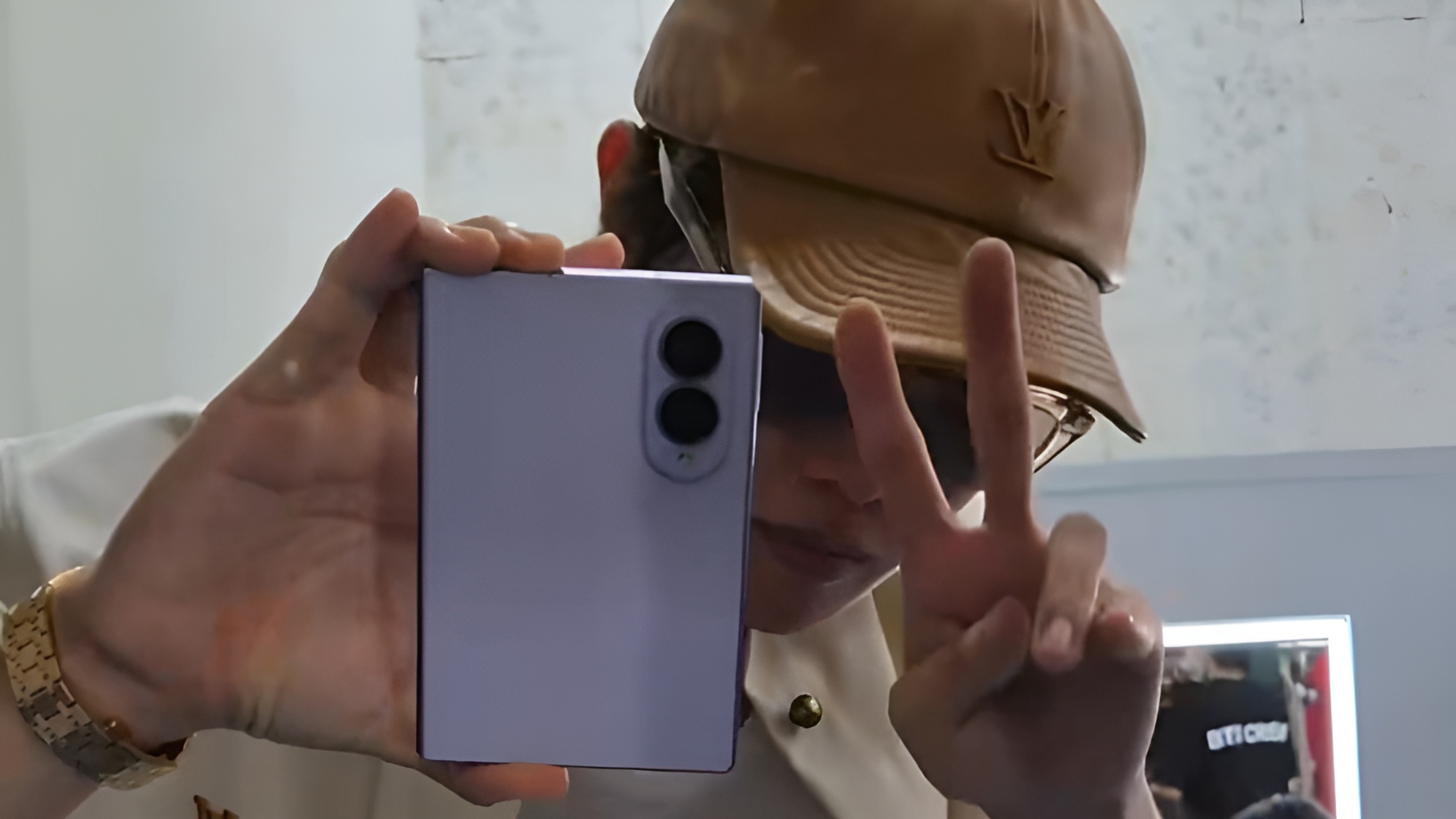 One lucky guy was officially allowed to leak the Samsung Galaxy Z Fold 8