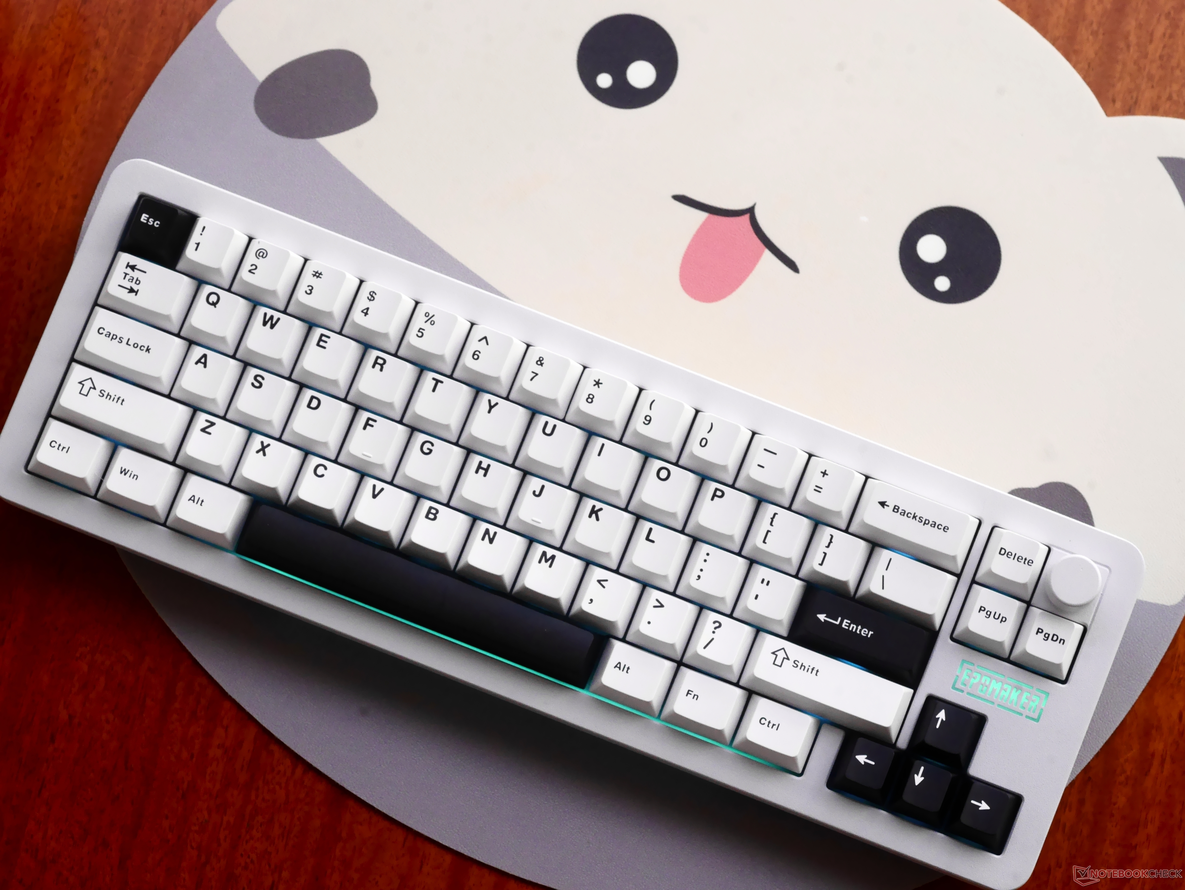 Affordable mechanical keyboard with unique design spoiled by