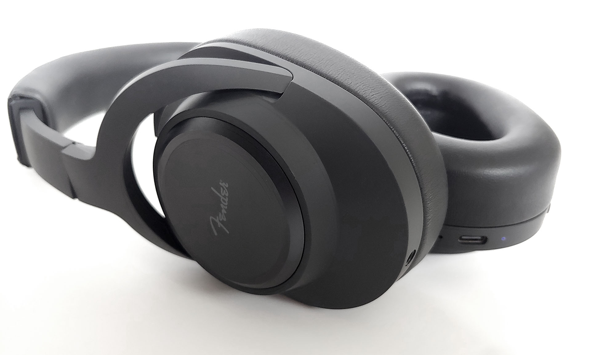 Fender Mix over-ear wireless headphones hands-on: Smooth sound with controlled bass