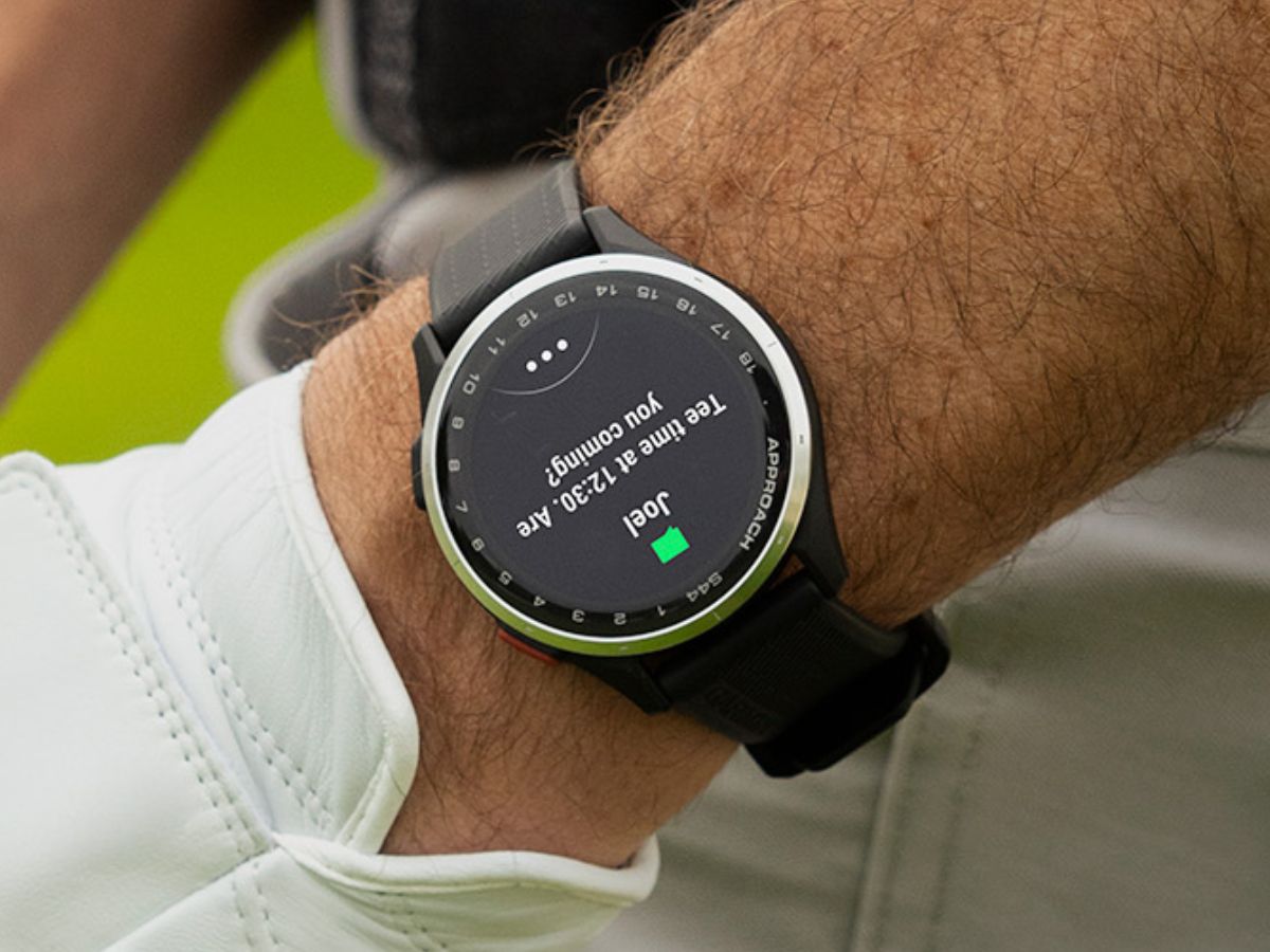 New Garmin smartwatch update fixes music controls bug