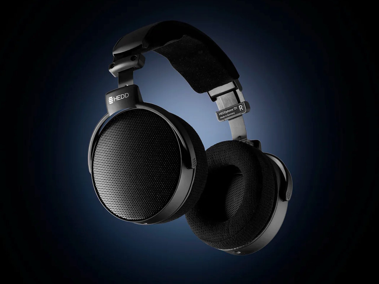 HEDD-unveils-HEDDphone-D1-reference-headphones-with-thin-ply-carbon-diaphragms.jpg