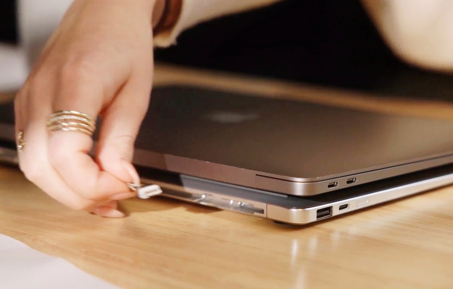 Krafted power bank looks like a laptop, said to quadruple battery life