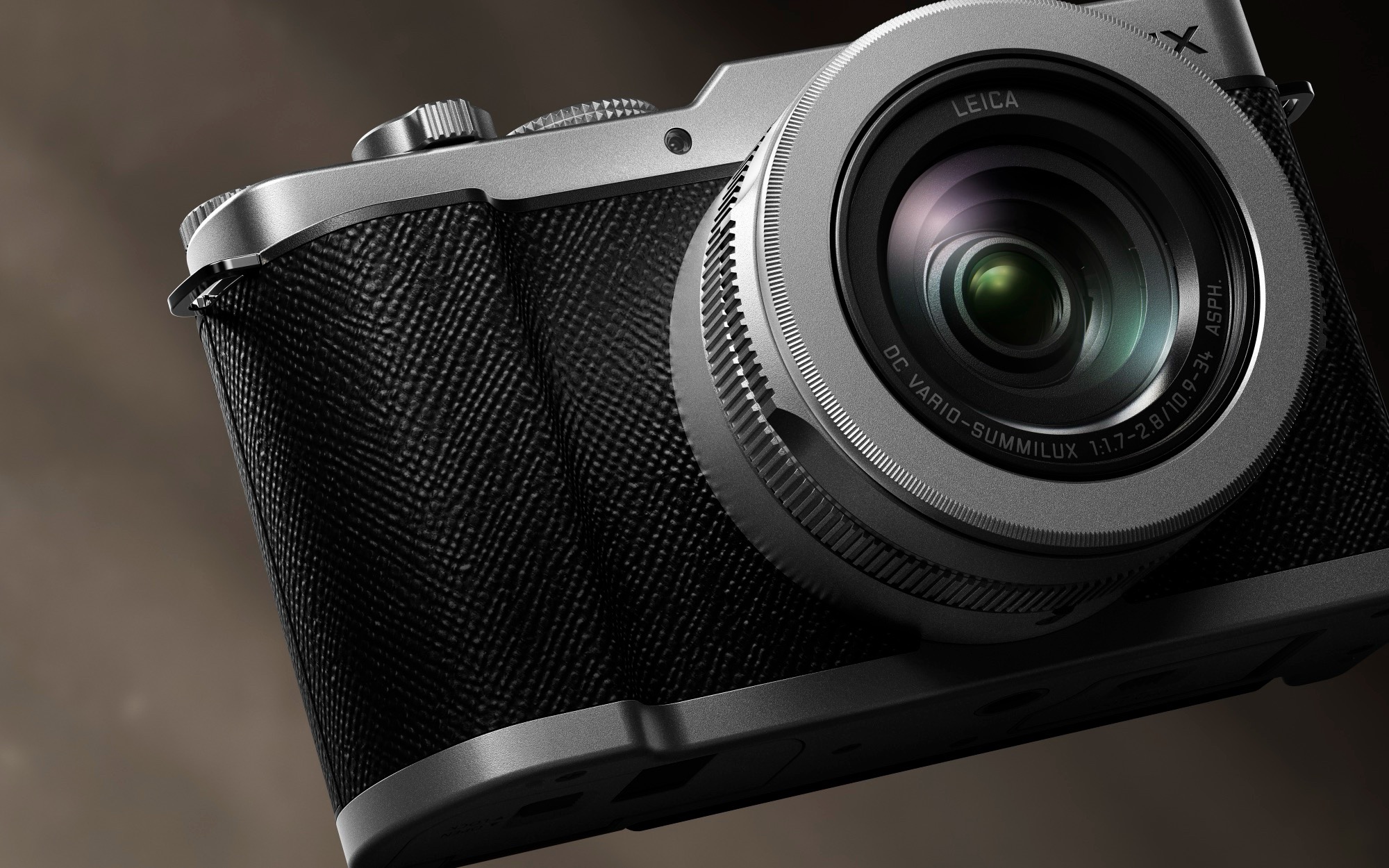 Panasonic Lumix L10 takes on Leica D-Lux 8 with large sensor and