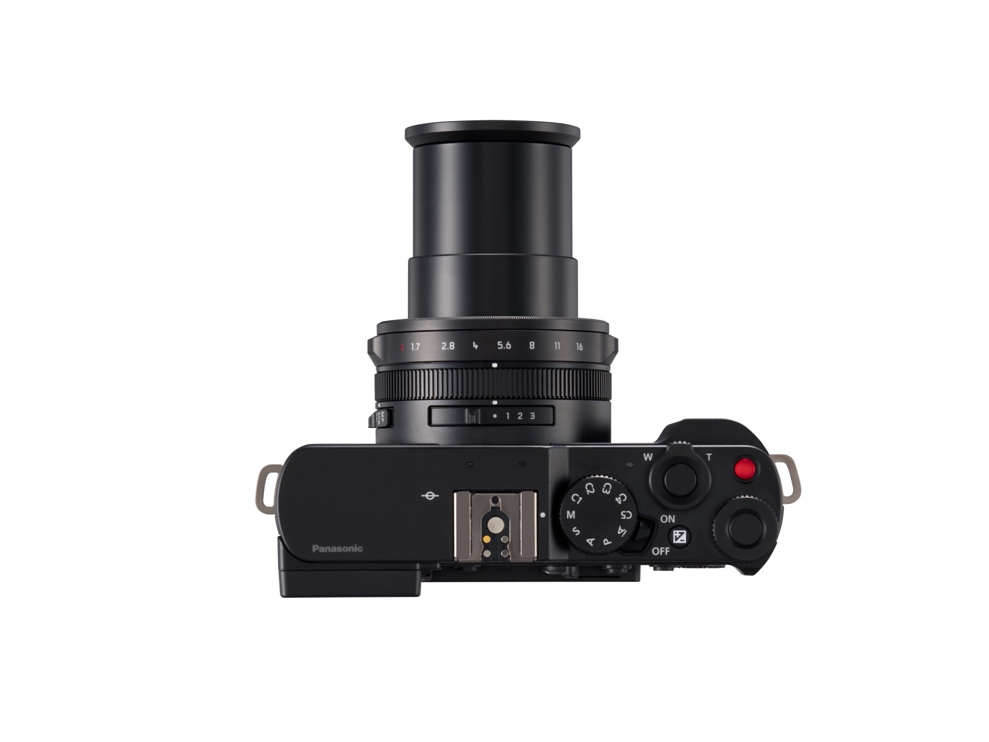 Panasonic Lumix L10 takes on Leica D-Lux 8 with large sensor and