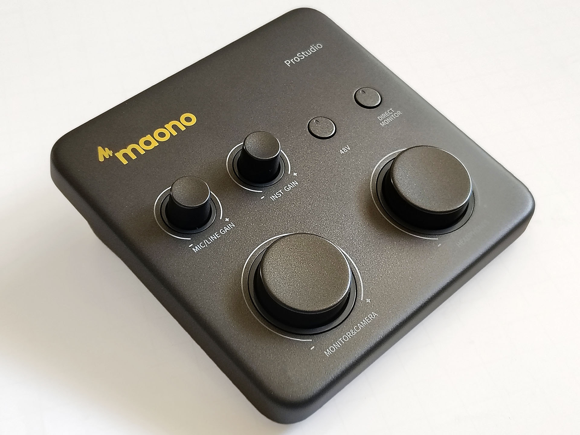 Maono P1 entry-level audio interface.