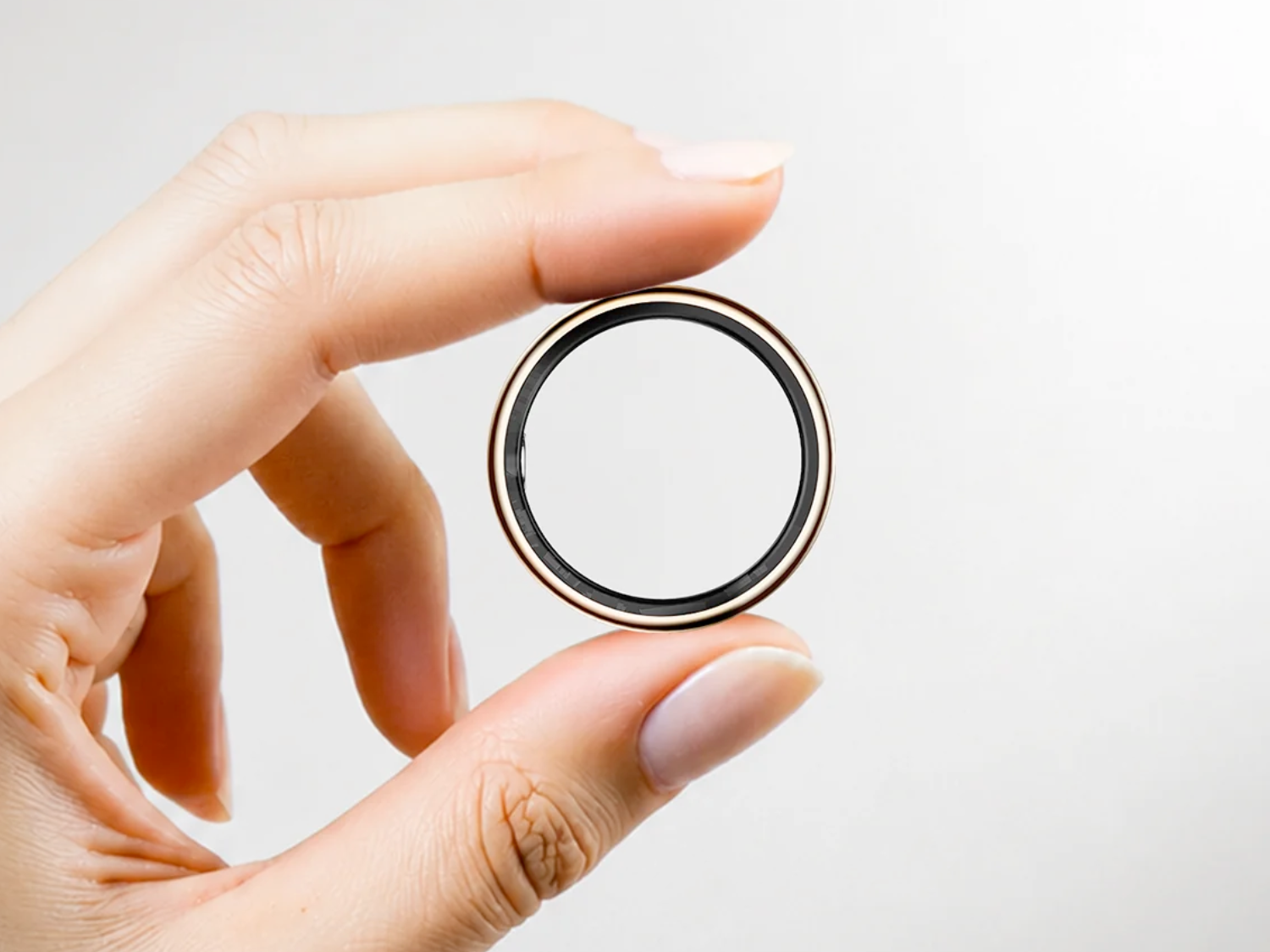 New affordable titanium smart ring packs haptics, display, and 30-day battery