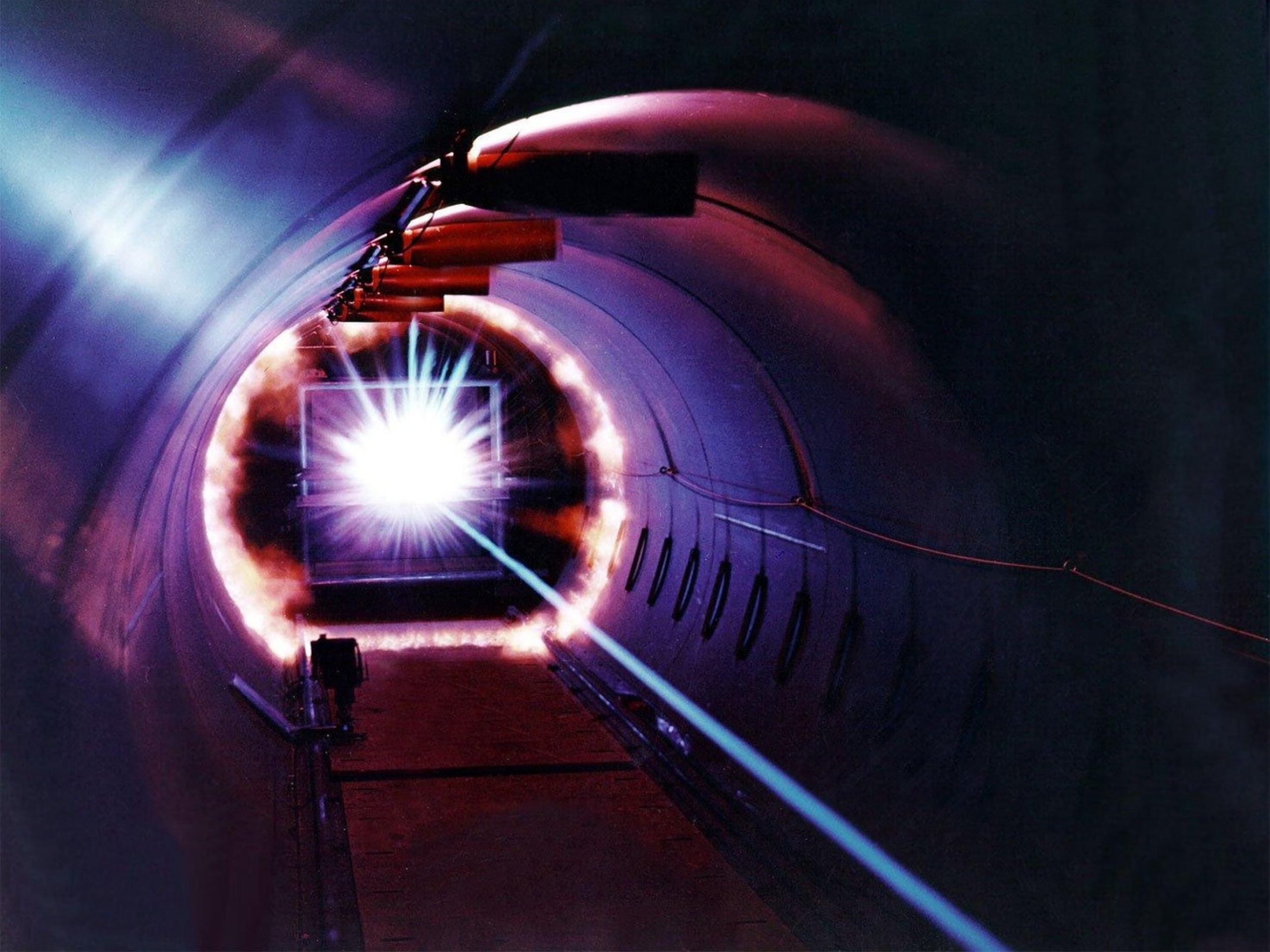 Napájení světelným paprskem: Japonský systém dosahuje vzdálenost 5 metrů pomocí infračervených LED