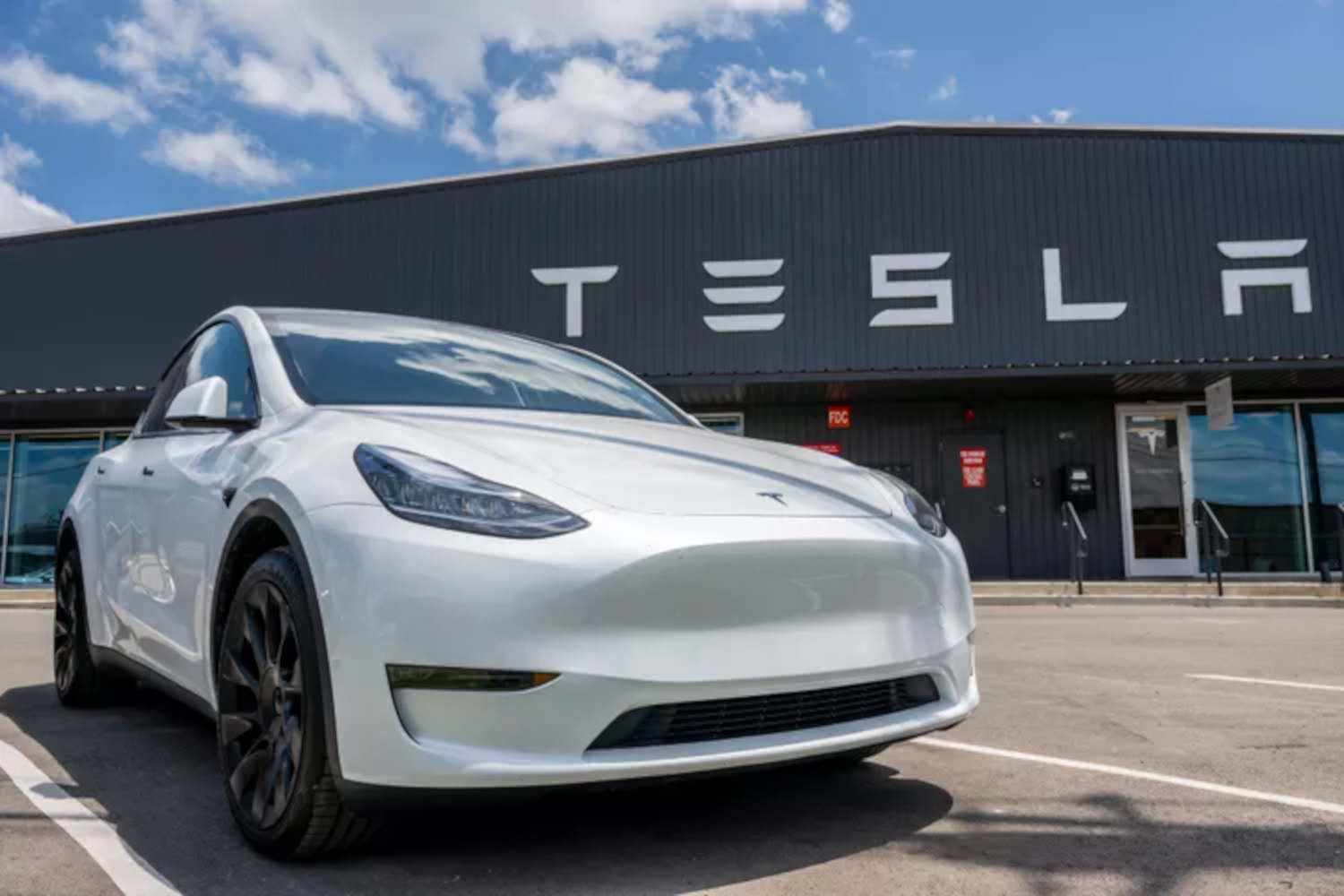 Tesla's market share slumps in the EU, surpassed by BYD and SAIC