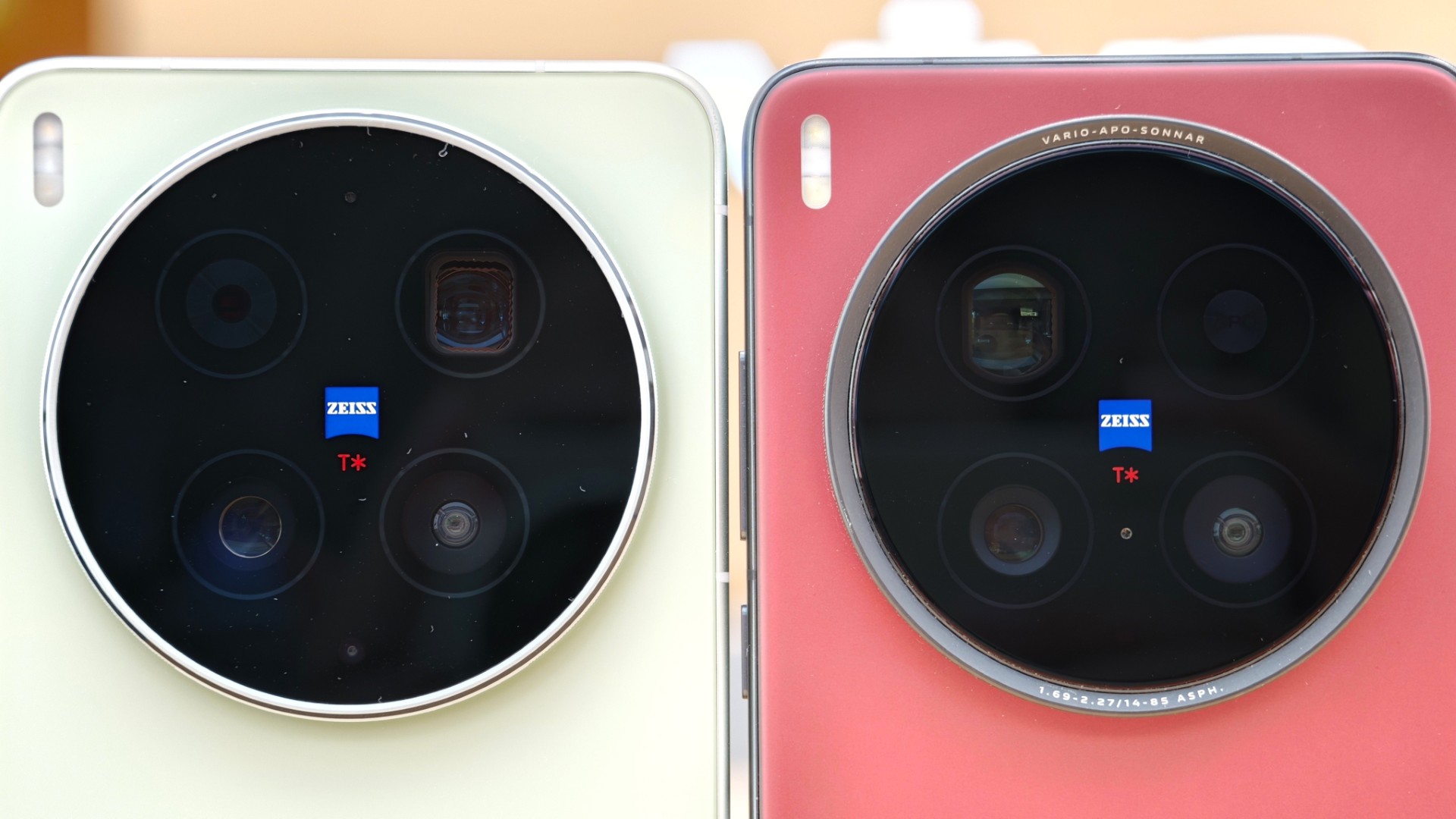 Vivo X300 Ultra hands-on: Zeiss camera even thicker than on Vivo X200 Ultra