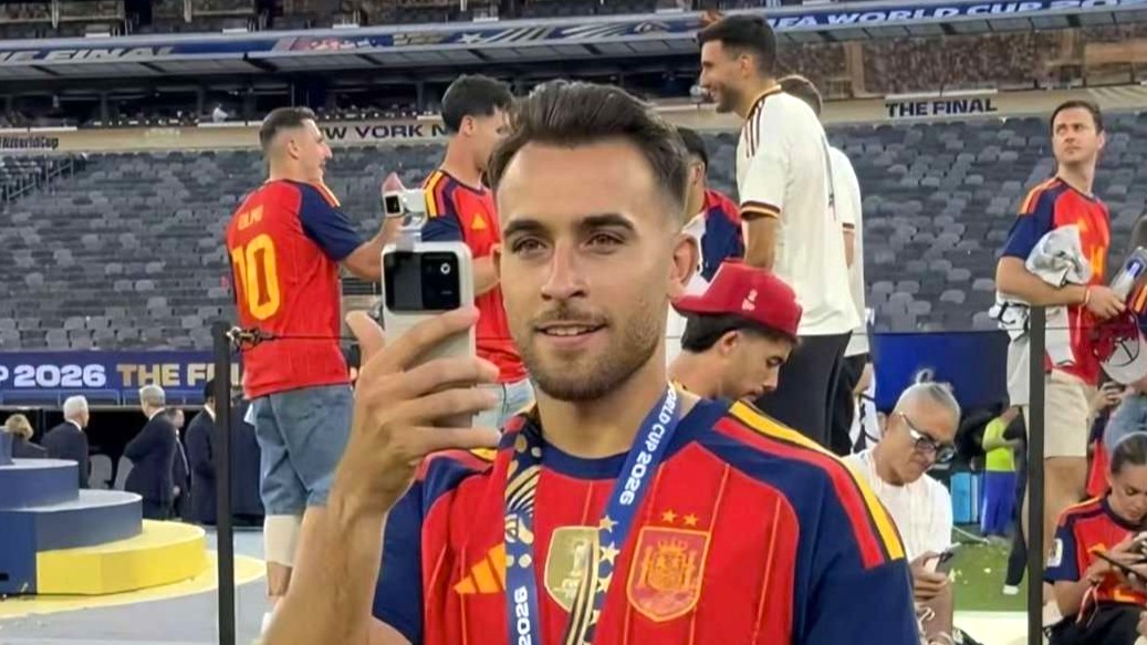 Robot Phone appears in the hands of FIFA World Cup 2026 winner