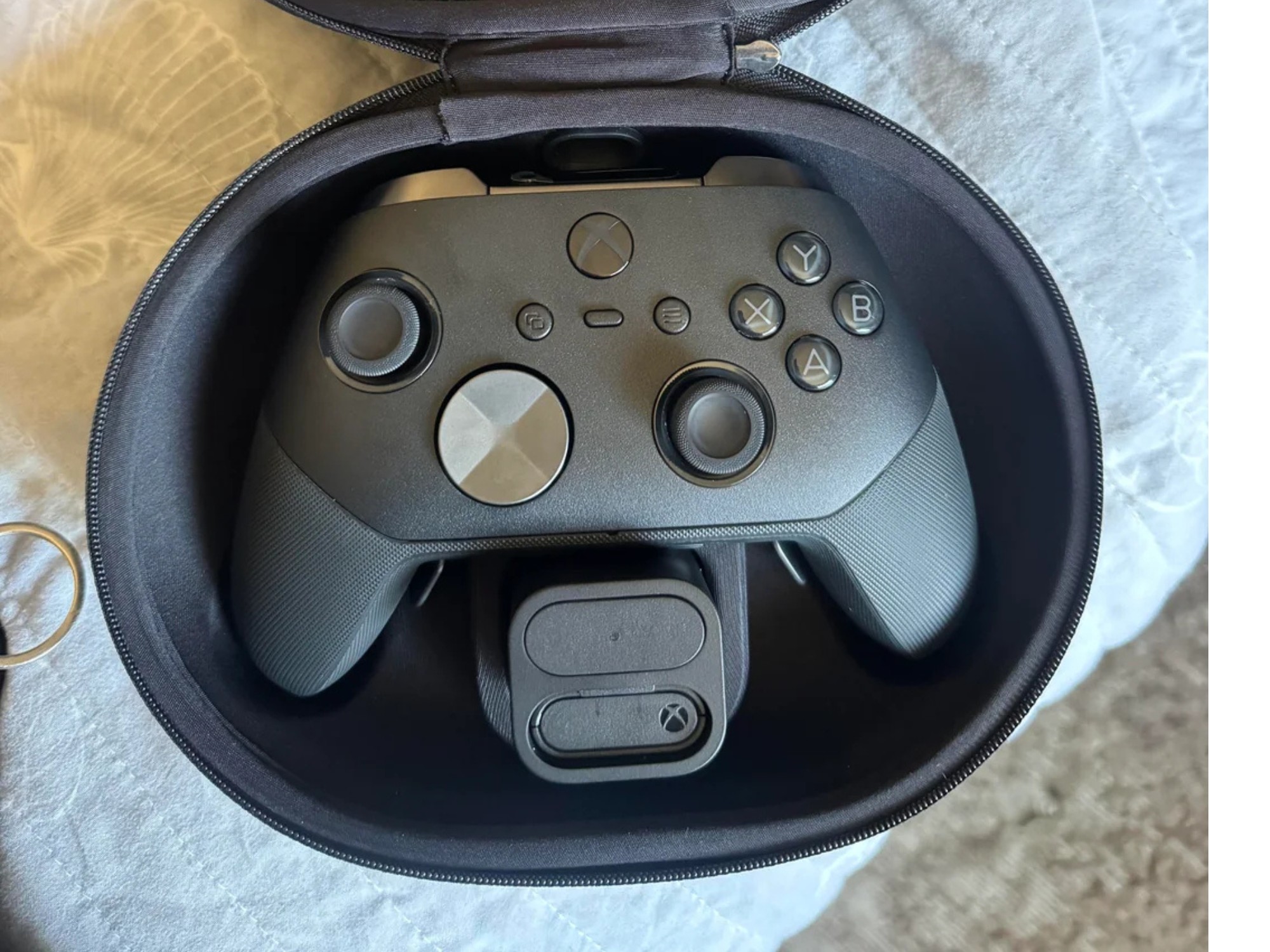 Xbox Elite Series 3 controller sample leaks with LCD screen and replaceable battery