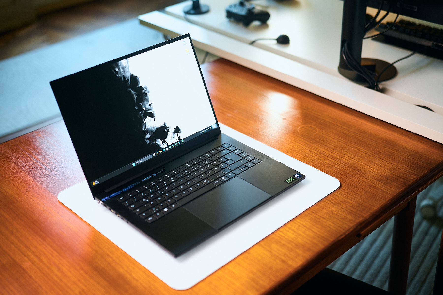 Can a 0.7-Inch Laptop Cool a 160W RTX 5090? Razer Blade 16 (2026) Put to the Test