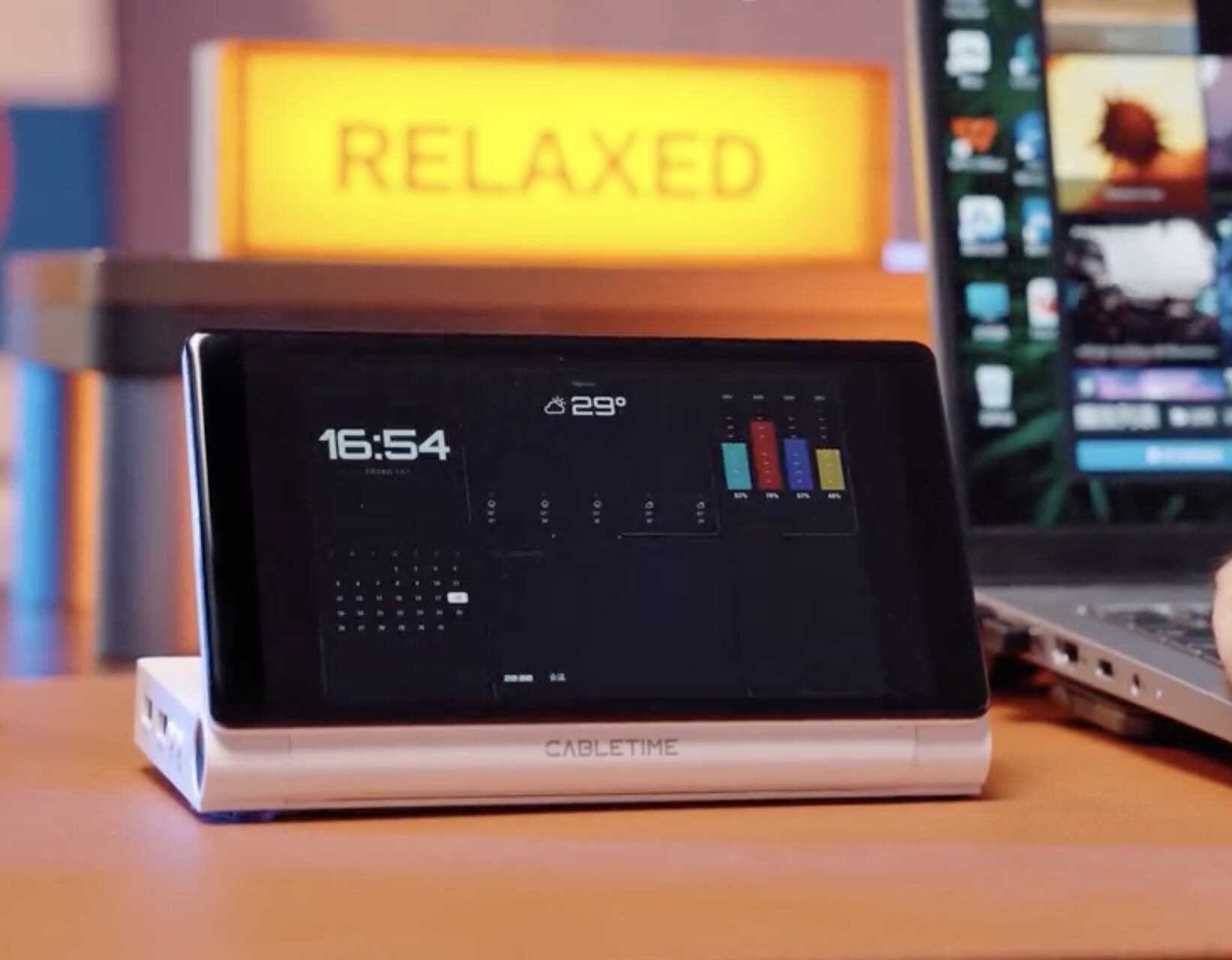ScreenDock: Attractive 8-in-1 dock features a 5.5-inch built-in display, affordable price tag