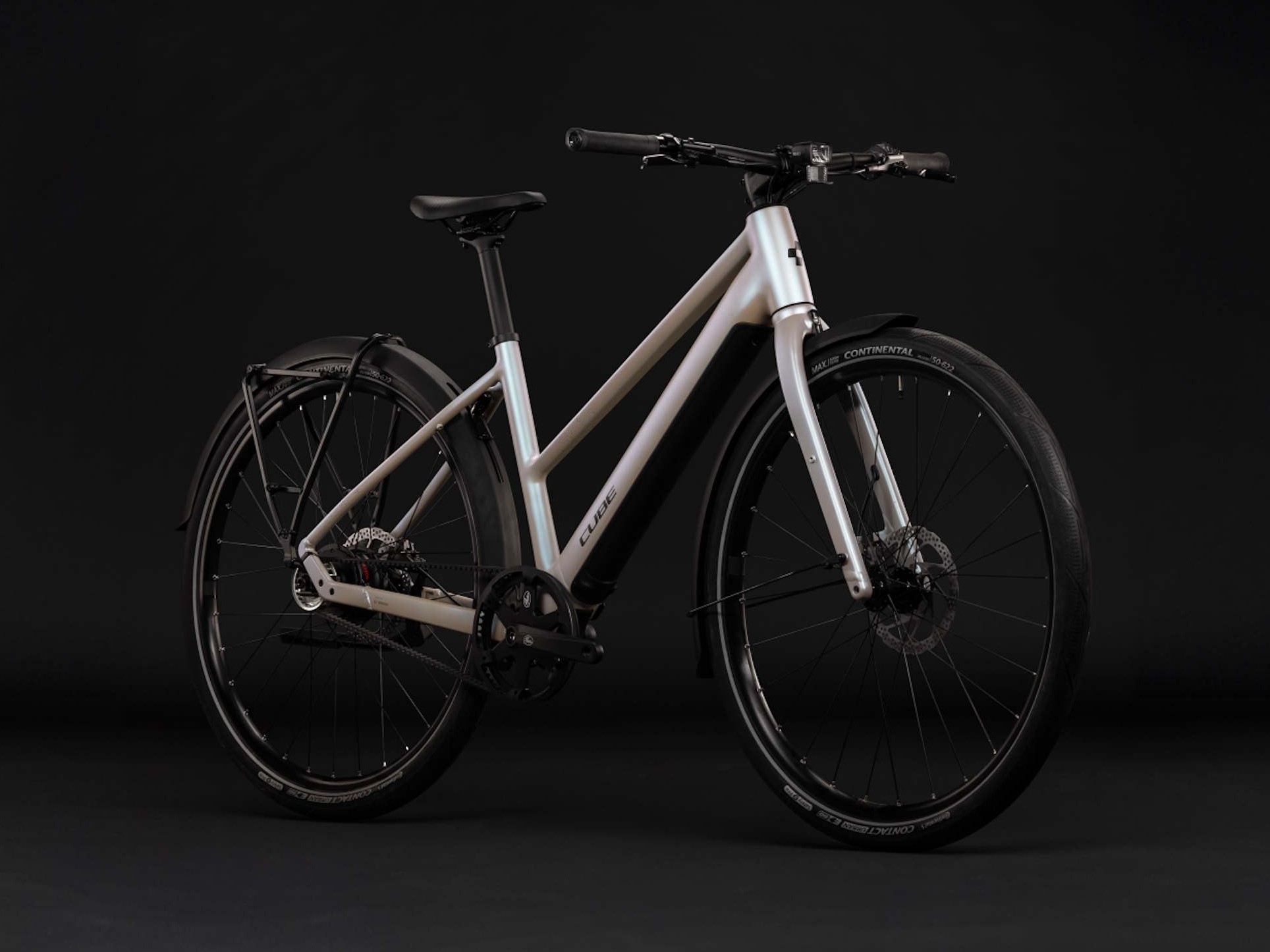 Affordable Cube e-bike features Bosch motor, carbon belt drive, and full equipment at 42.1 lbs
