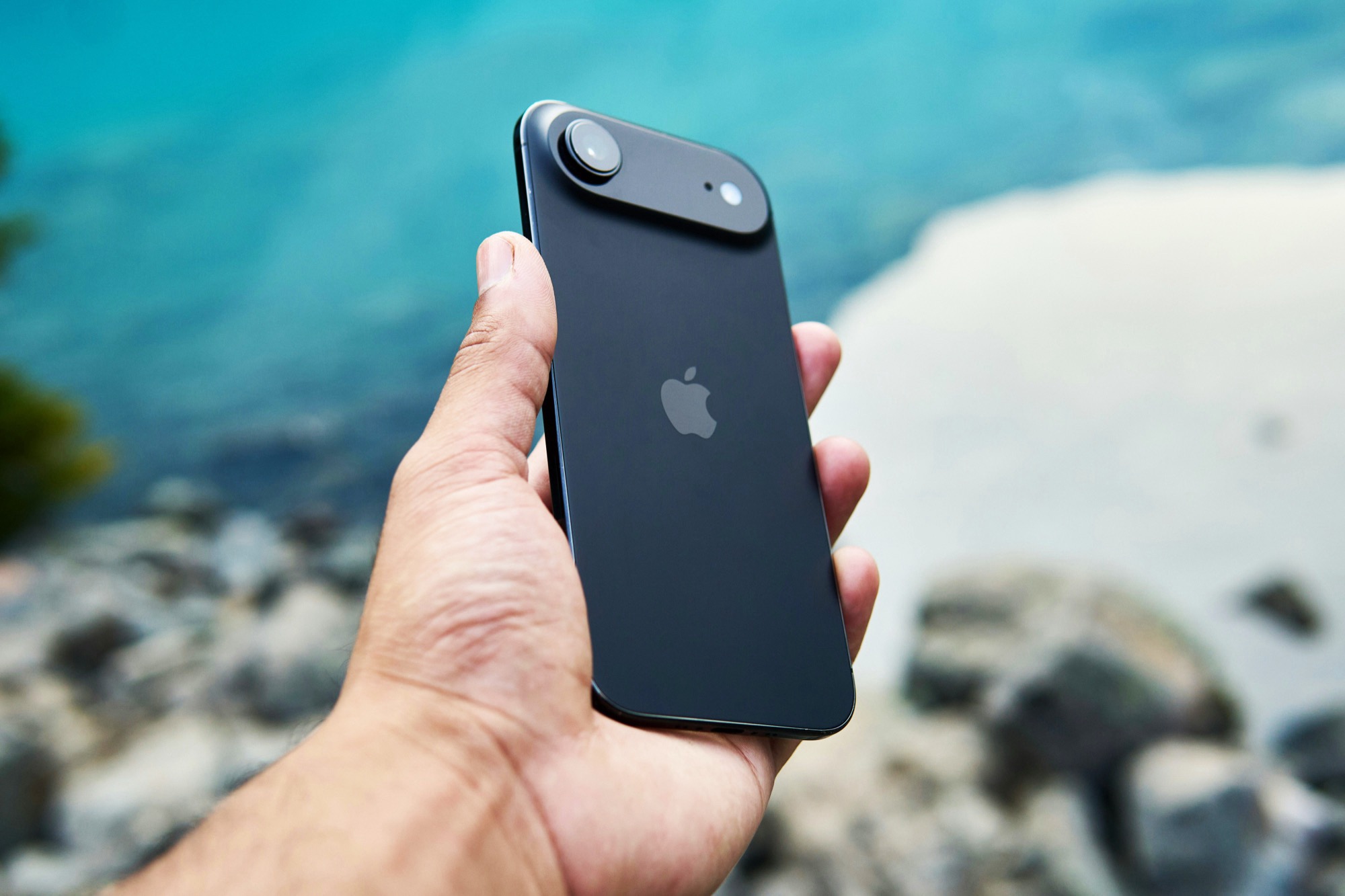 Two iPhones, one number: Apple makes using multiple iPhones seamless