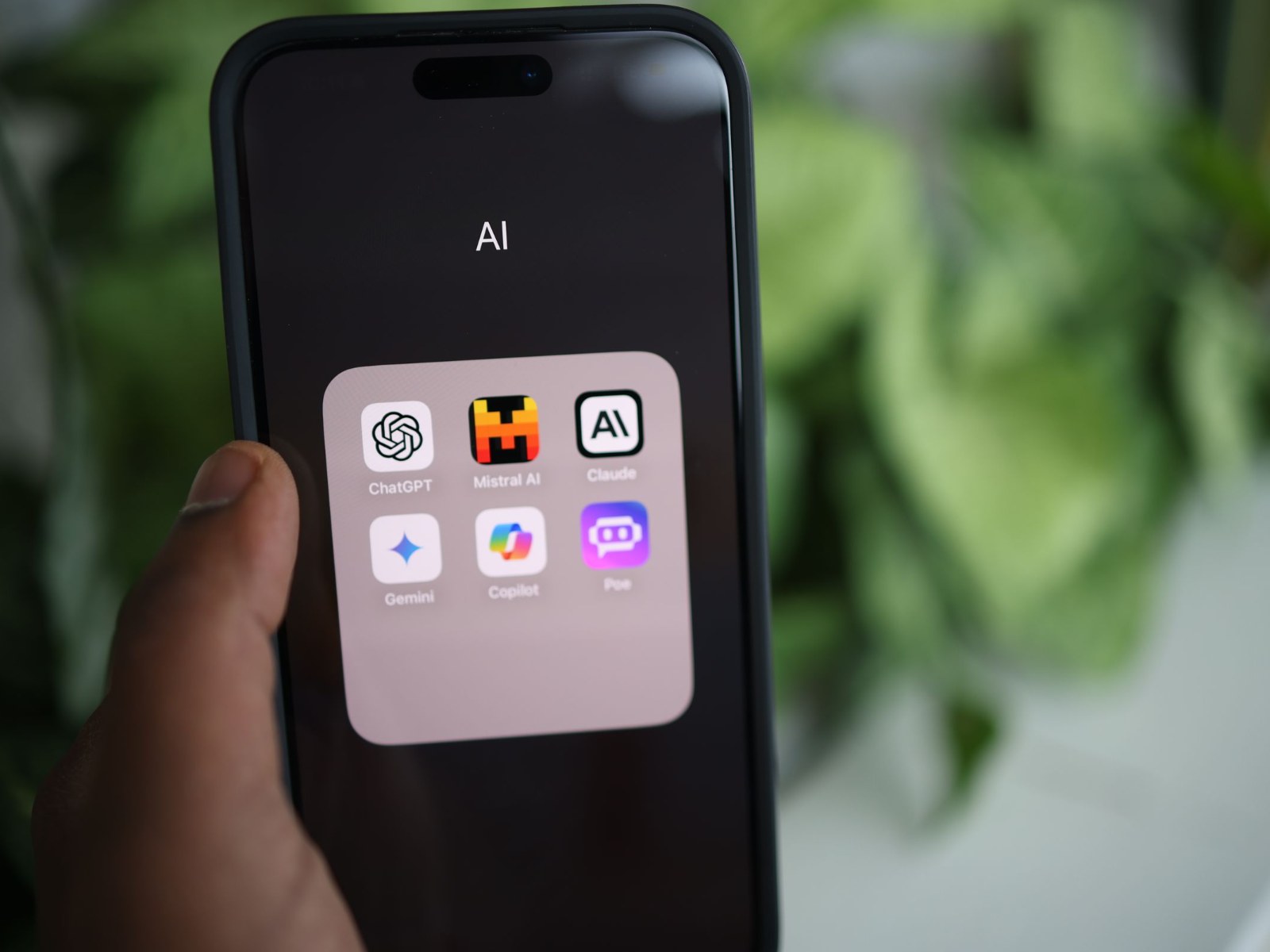 ChatGPT, Gemini, Claude, Copilot: what the free versions cost you
